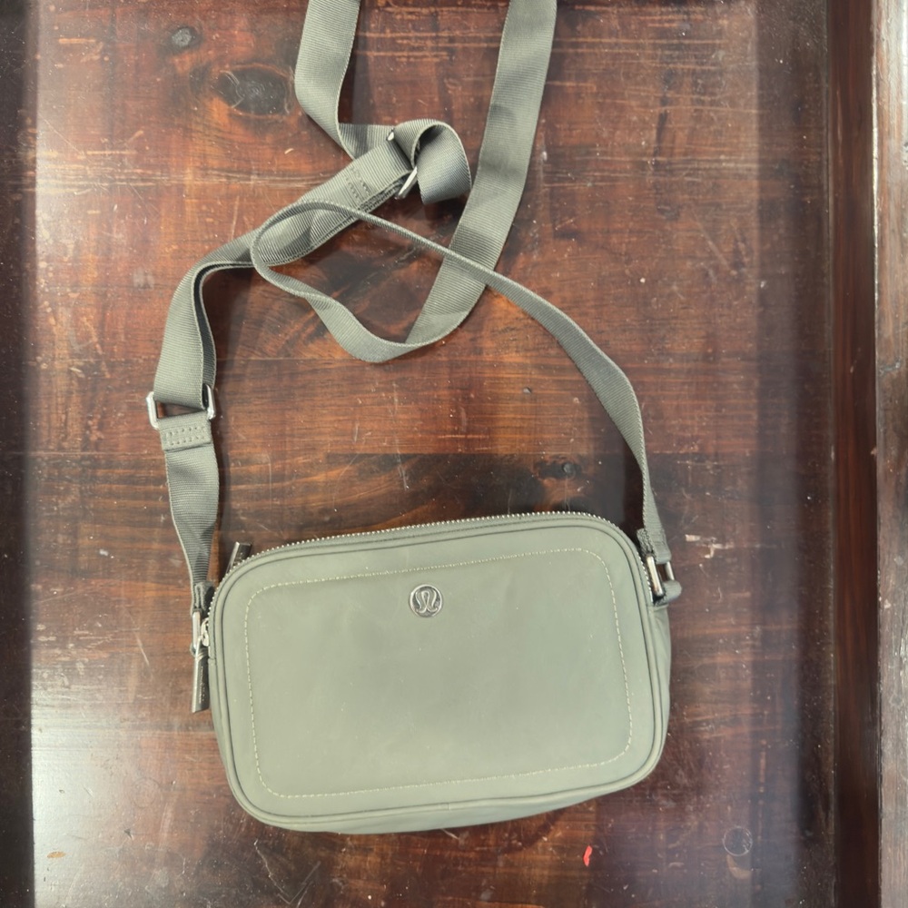 lululemon athletica Men's Olive Green Crossbody Messenger